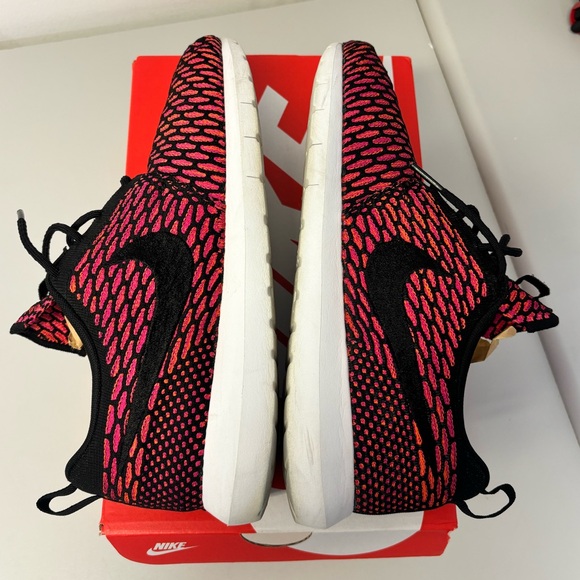 RARE - Nike Roshe Run Flyknit 'Fireberry' - Size 9 Men's - Picture 8 of 11